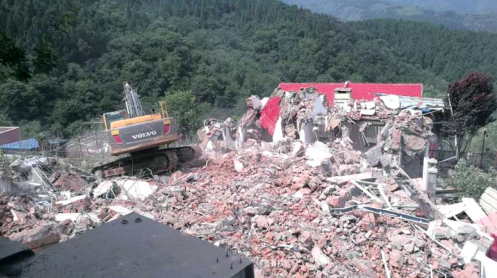 21日， 青龍峪別墅群拆違現場。