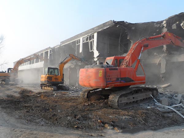 北京新機場跑道上最后一座變電站完成退運拆除